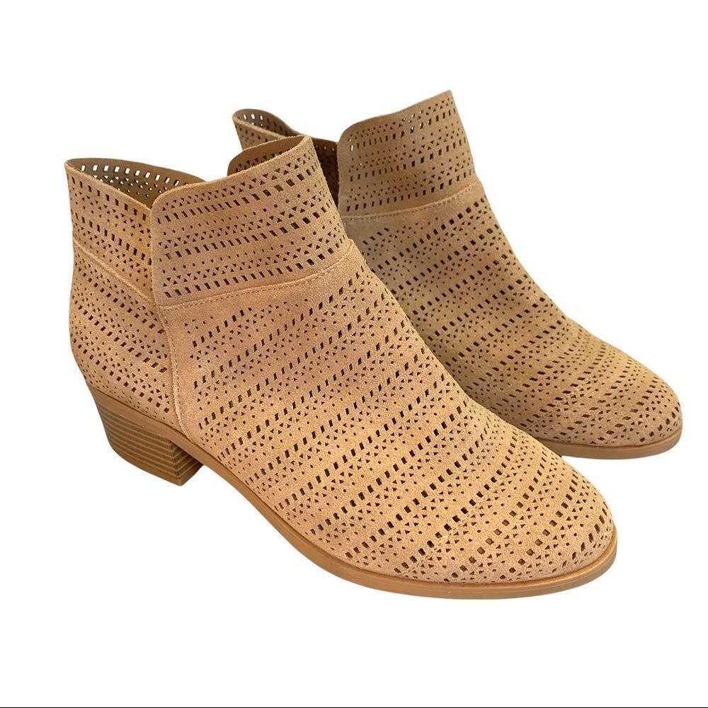 NWOB In Every Story tan brown suede laser cut ankle boots size 9